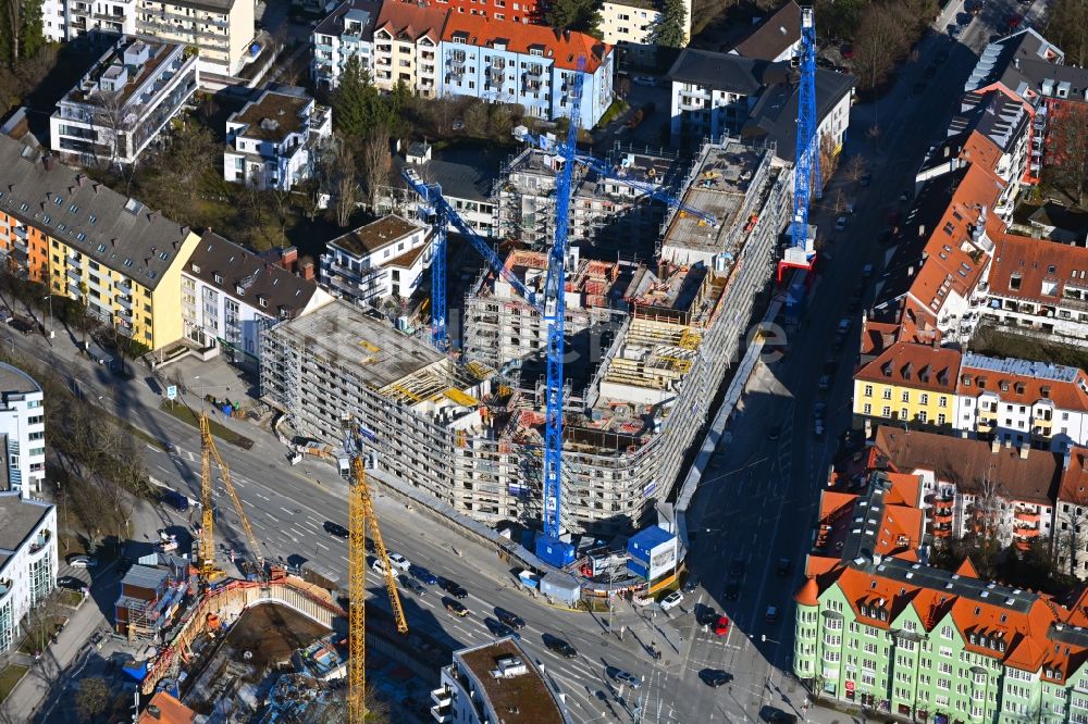 München von oben - Eckhaus- Baustelle zum Neubau eines Wohn- und Geschäftshauses PLAZA Pasing im Ortsteil Pasing-Obermenzing in München im Bundesland Bayern, Deutschland