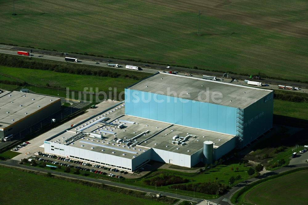 Magdeburg aus der Vogelperspektive: EGLO Hochregal für Wohnraumleuchten im Gewerbegebiet Nord in Magdeburg im Bundesland Sachsen-Anhalt, Deutschland