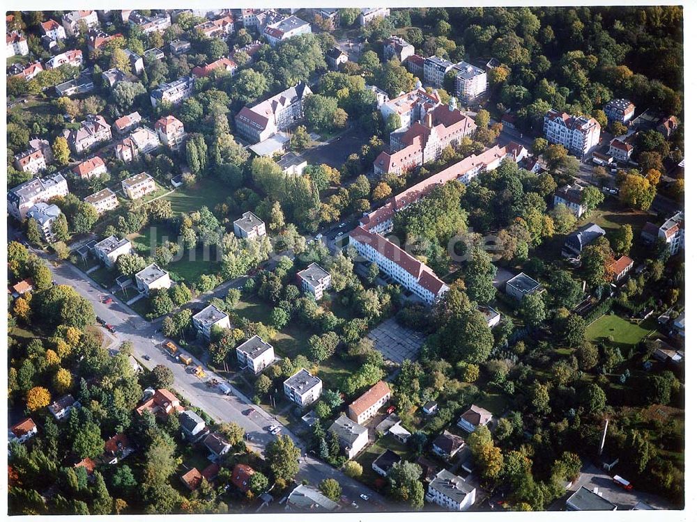 Berlin - Pankow aus der Vogelperspektive: Ehem. DDR-Botschaftsresidenzen an der Kuckhoffstraße in Berlin - Pankow.