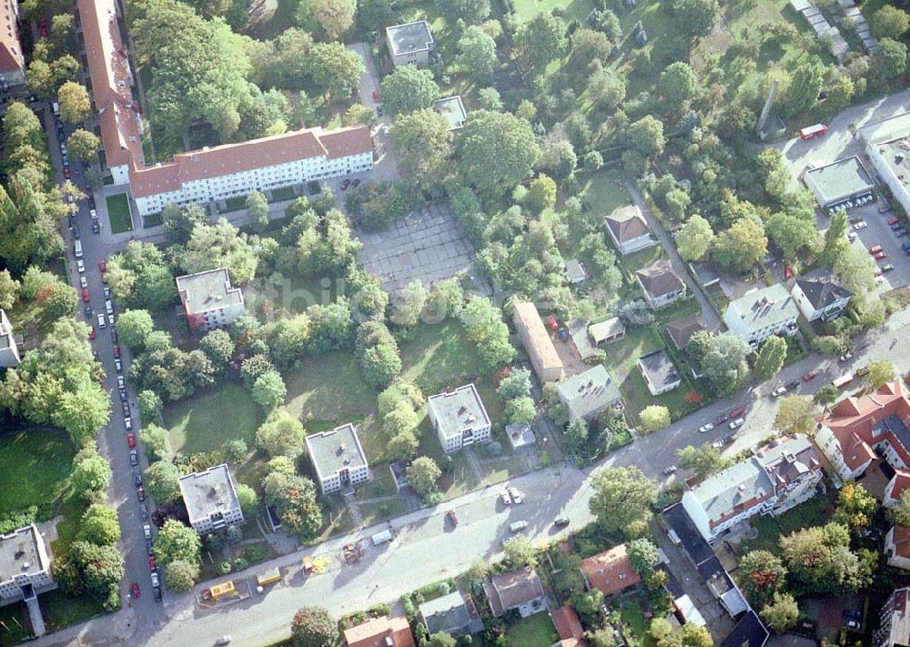 Berlin - Pankow von oben - Ehem. DDR-Botschaftsresidenzen an der Kuckhoffstraße in Berlin - Pankow.