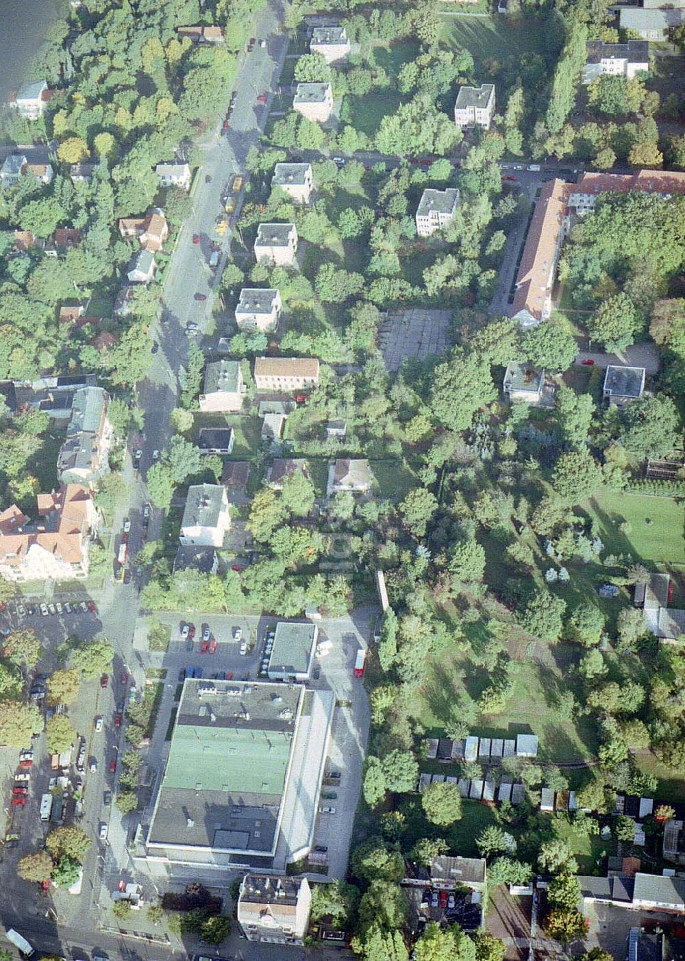 Berlin - Pankow von oben - Ehem. DDR-Botschaftsresidenzen an der Kuckhoffstraße in Berlin - Pankow.