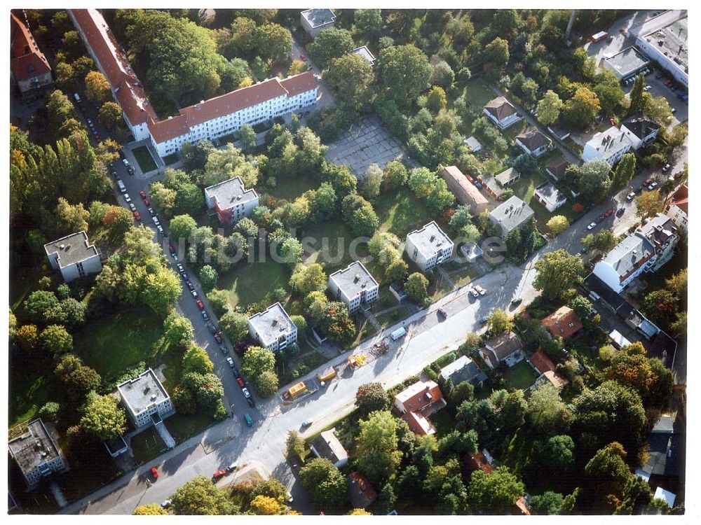 Berlin - Pankow aus der Vogelperspektive: Ehem. DDR-Botschaftsresidenzen an der Kuckhoffstraße in Berlin - Pankow.