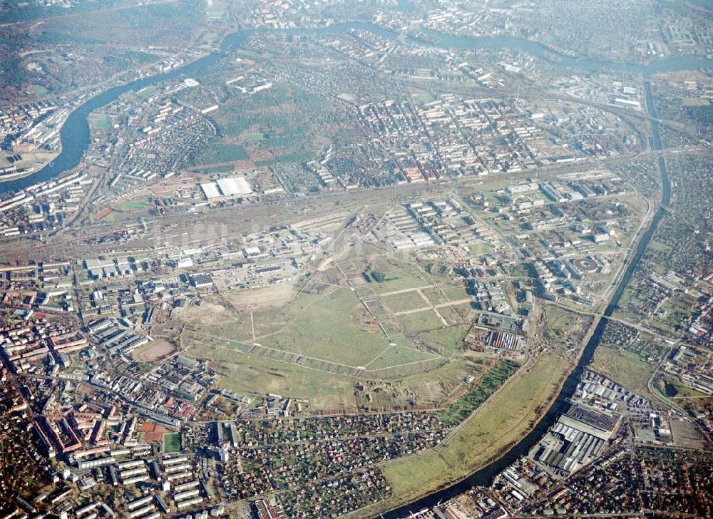 Luftbild Berlin - Adlershof - Ehem. Flugplatz Johannisthal mit dem Gewerbegebiet WISTAS Berlin - Adlershof mit Ringteilchenbeschleuniger BESSY II.