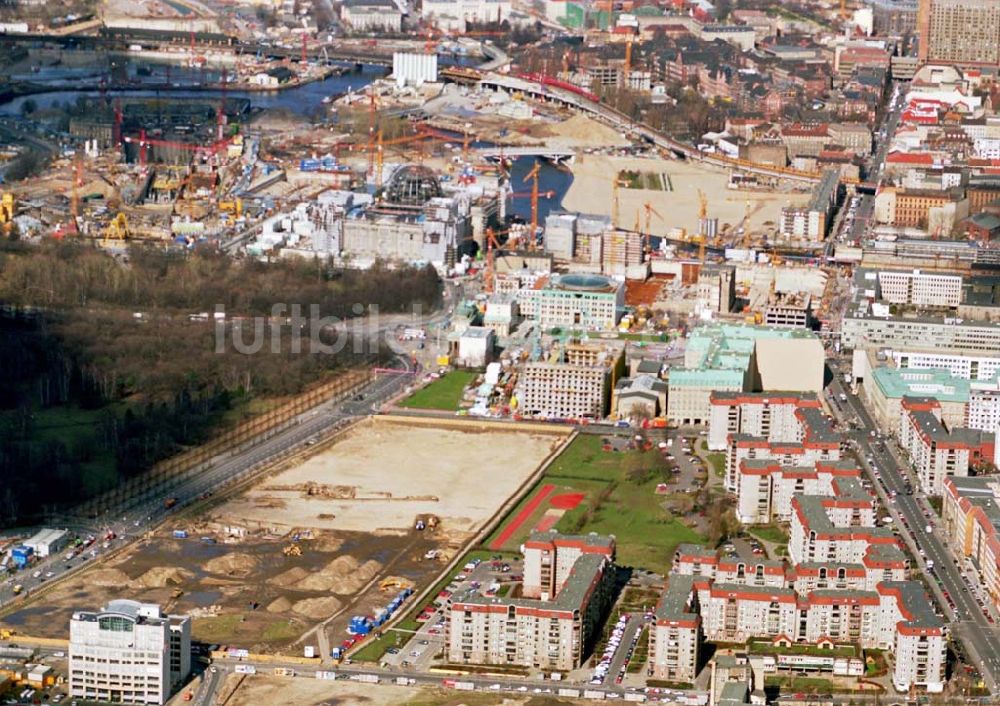 Berlin von oben - Ehem. Grenzstreifen und Wohngebiet Wilhelmstraße in Berlin-Mitte.