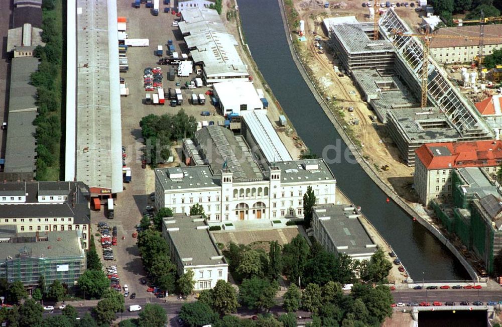 Luftaufnahme Berlin - Wedding - ehem. Hamburger Bahnhof an der Invalidenstraße in Berlin-Wedding.