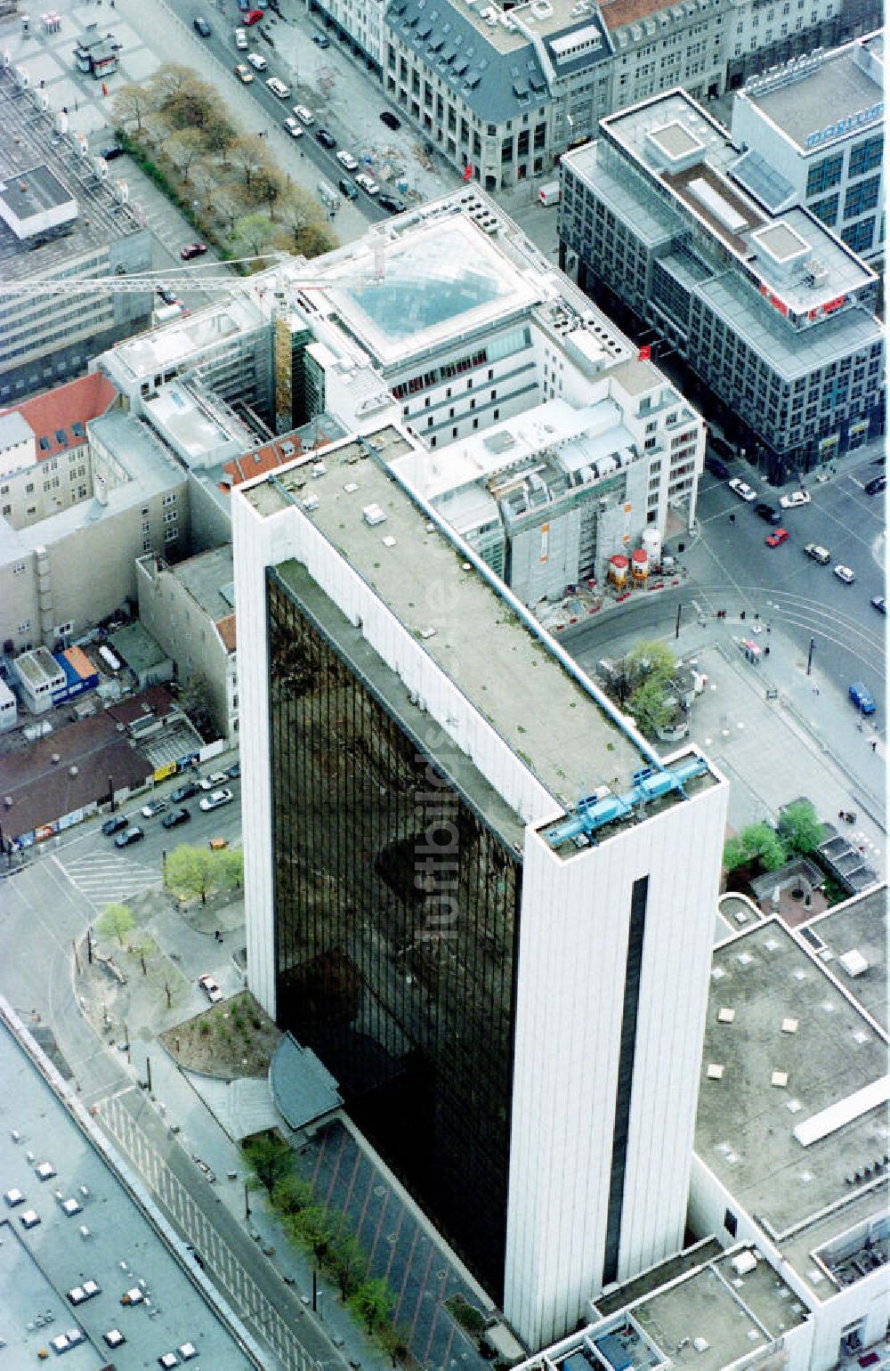 Berlin aus der Vogelperspektive: ehem. IHZ-Bürogebäude an der Friedrichstraße.