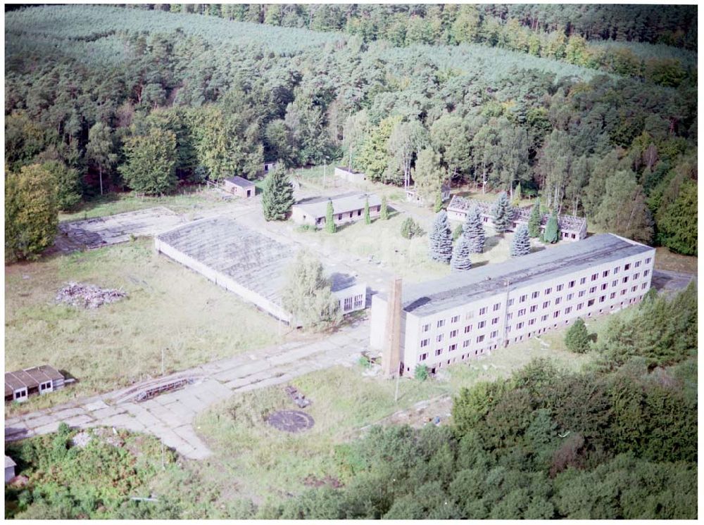 Graal-Müritz / Mecklenburg Vorpommern aus der Vogelperspektive: ehem. NVA - Kaserne in Graal - Müritz / Mecklenburg Vorpommern / 27.09.02