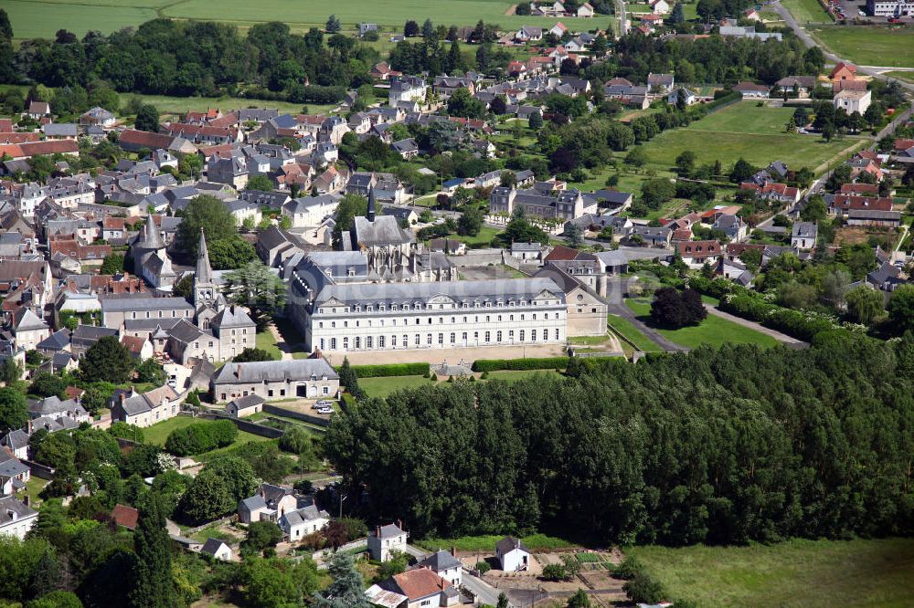 Luftaufnahme Pontlevoy - Ehemalige Benediktinerabtei in Pontlevoy im Loiretal