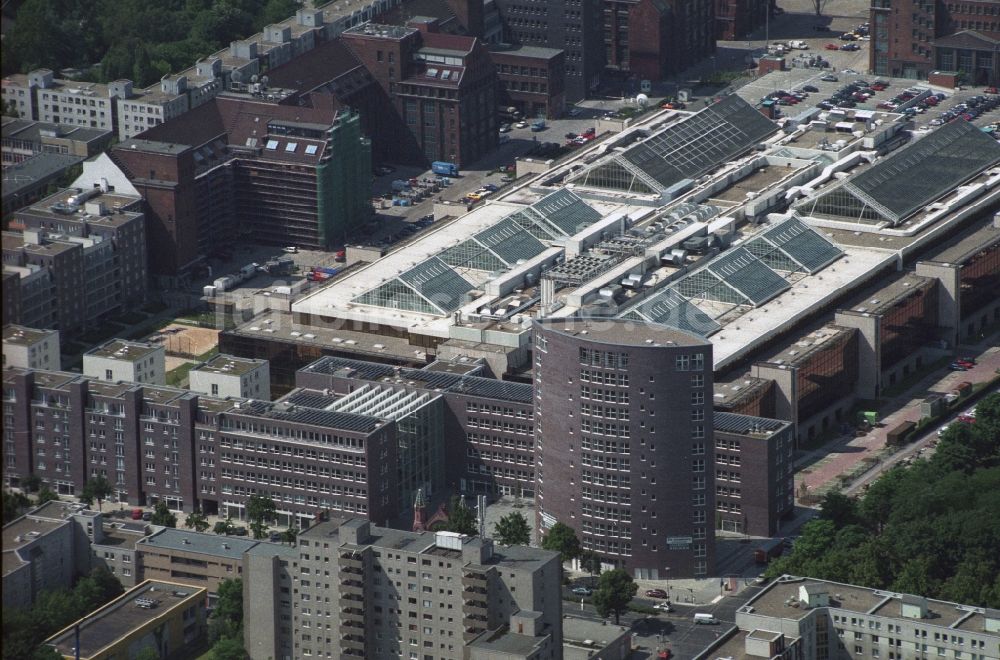 Luftaufnahme Berlin - Ehemalige Borsig - Fabrikhallen - Siemens - Nixdorf im Areal Voltastraße - Gustav-Meyer-Alle im Stadtteil Wedding in Berlin