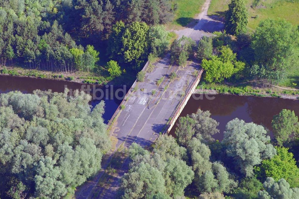 Kleinmachnow aus der Vogelperspektive: ehemalige DDR-Autobahnbrücke auf der früheren Transitstrecke über den Teltowkanal bei Keinmachnow