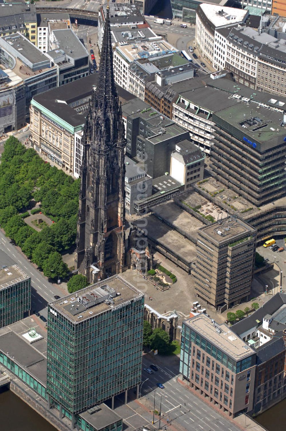 Hamburg von oben - Ehemalige Hauptkirche St. Nikolai