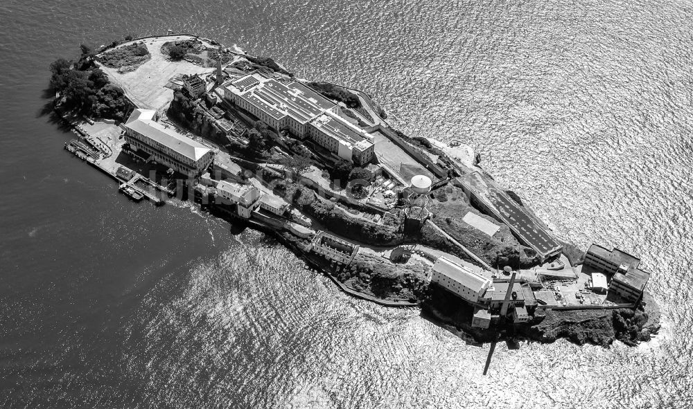 San Francisco aus der Vogelperspektive: Ehemalige Justizvollzugsanstalt JVA Alcatraz Island in San Francisco in Kalifornien, USA