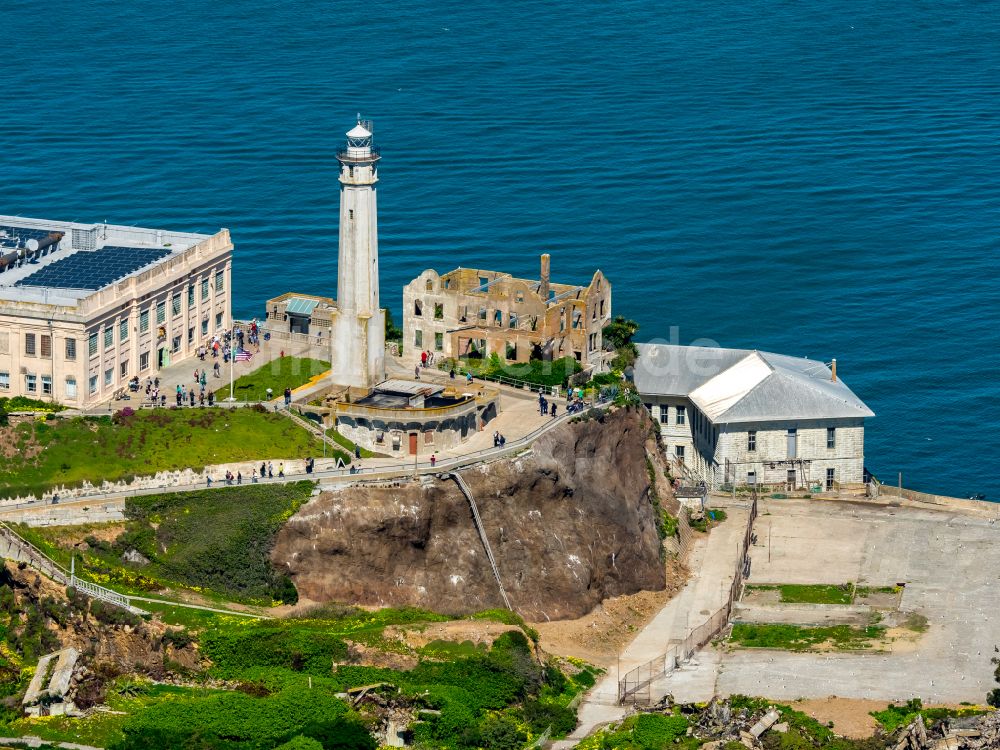 Luftbild San Francisco - Ehemalige Justizvollzugsanstalt JVA Alcatraz Island in San Francisco in Kalifornien, USA