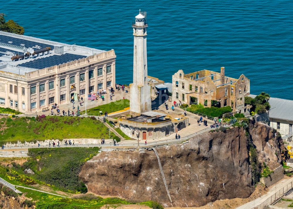 Luftaufnahme San Francisco - Ehemalige Justizvollzugsanstalt JVA Alcatraz Island in San Francisco in Kalifornien, USA