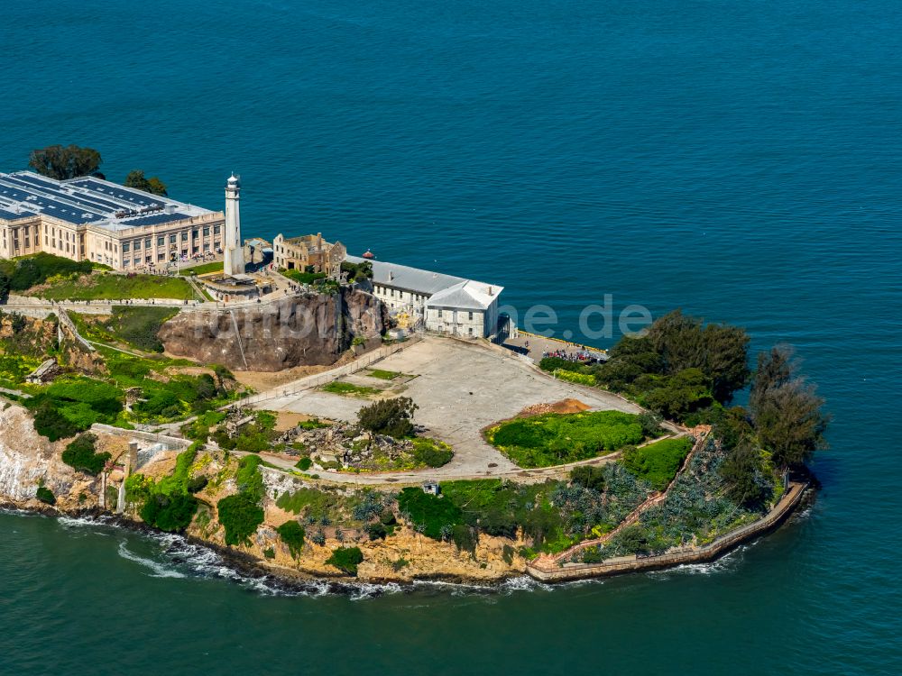 San Francisco aus der Vogelperspektive: Ehemalige Justizvollzugsanstalt JVA Alcatraz Island in San Francisco in Kalifornien, USA