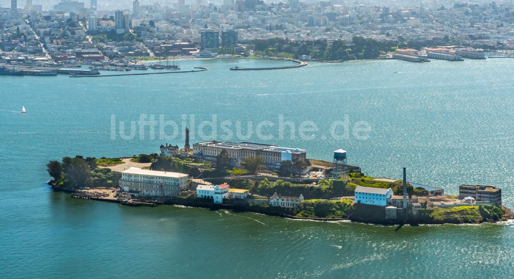 Luftbild San Francisco - Ehemalige Justizvollzugsanstalt JVA Alcatraz Island in San Francisco in Kalifornien, USA