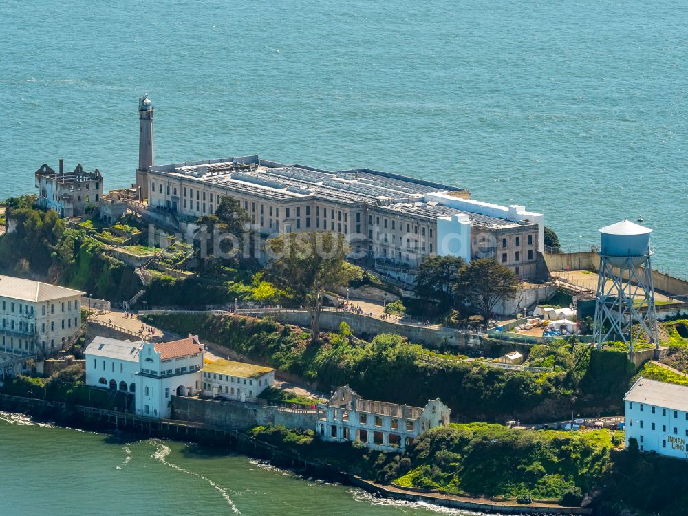 Luftaufnahme San Francisco - Ehemalige Justizvollzugsanstalt JVA Alcatraz Island in San Francisco in Kalifornien, USA