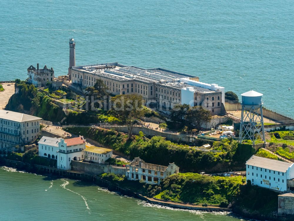 San Francisco von oben - Ehemalige Justizvollzugsanstalt JVA Alcatraz Island in San Francisco in Kalifornien, USA