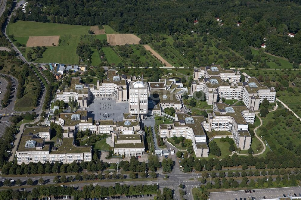 Stuttgart aus der Vogelperspektive: Ehemalige Konzernzentrale der Mercedes-Benz AG in Stuttgart im Bundesland Baden-Württemberg