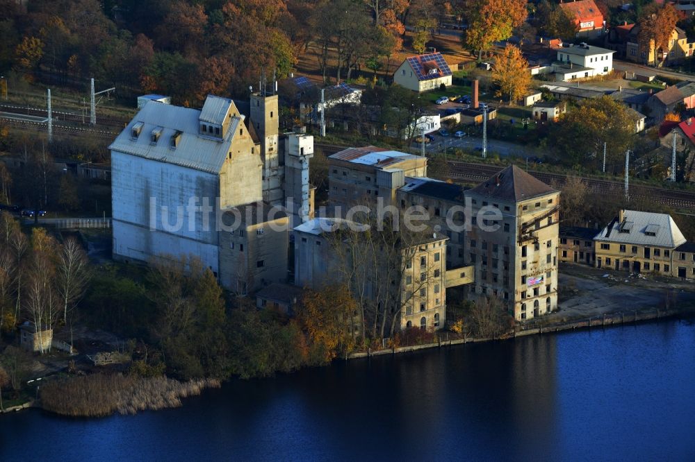 Fürstenberg/Havel aus der Vogelperspektive: Ehemalige Mühle / Kraftfuttermischwerk in Fürstenberg/Havel im Bundesland Brandenburg