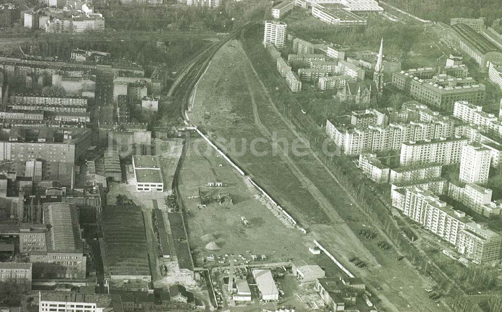 Berlin aus der Vogelperspektive: ehemaligem Grenzbereich am Nordbahnhof zwischen Berlin- Mitte und Berlin- Wedding