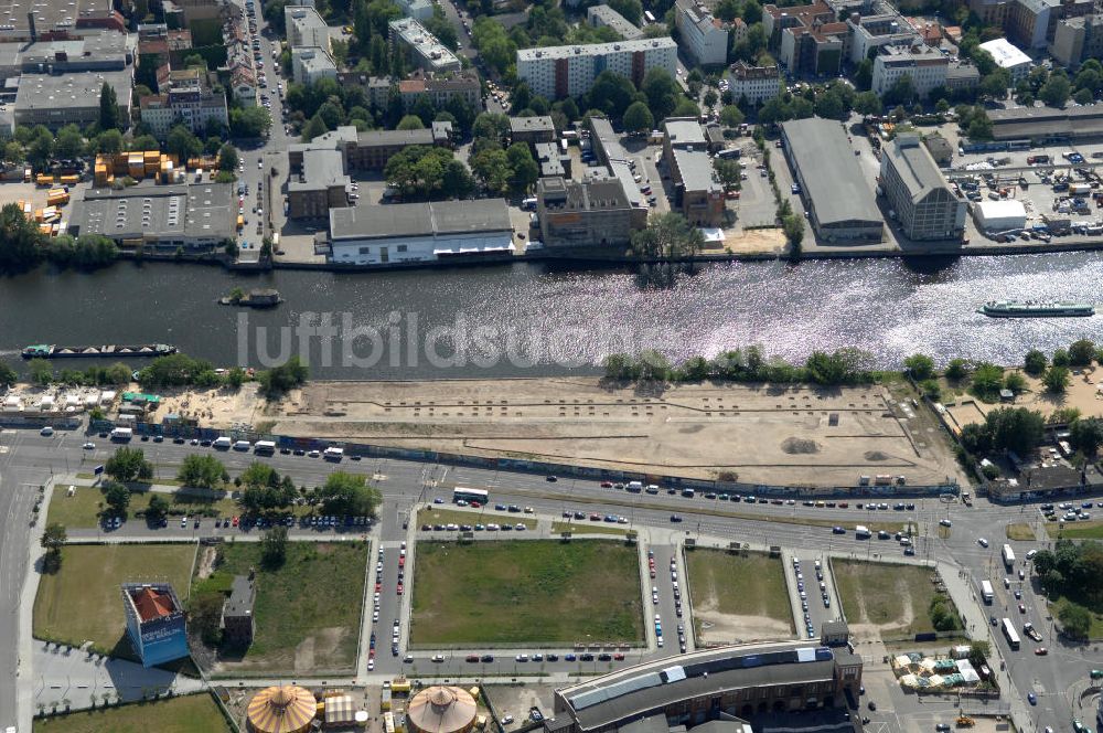 Berlin von oben - ehemaligen Mauerstreifen gegenüber des Postbahnhof in Berlin-Friedrichshain