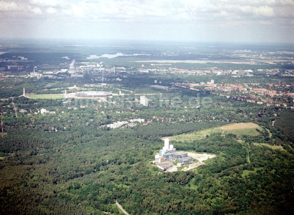 Luftaufnahme Berlin - Ehemaligen militärischen Abhör- und Radaranlage auf dem Teufelsberg in Berlin - Charlottenburg