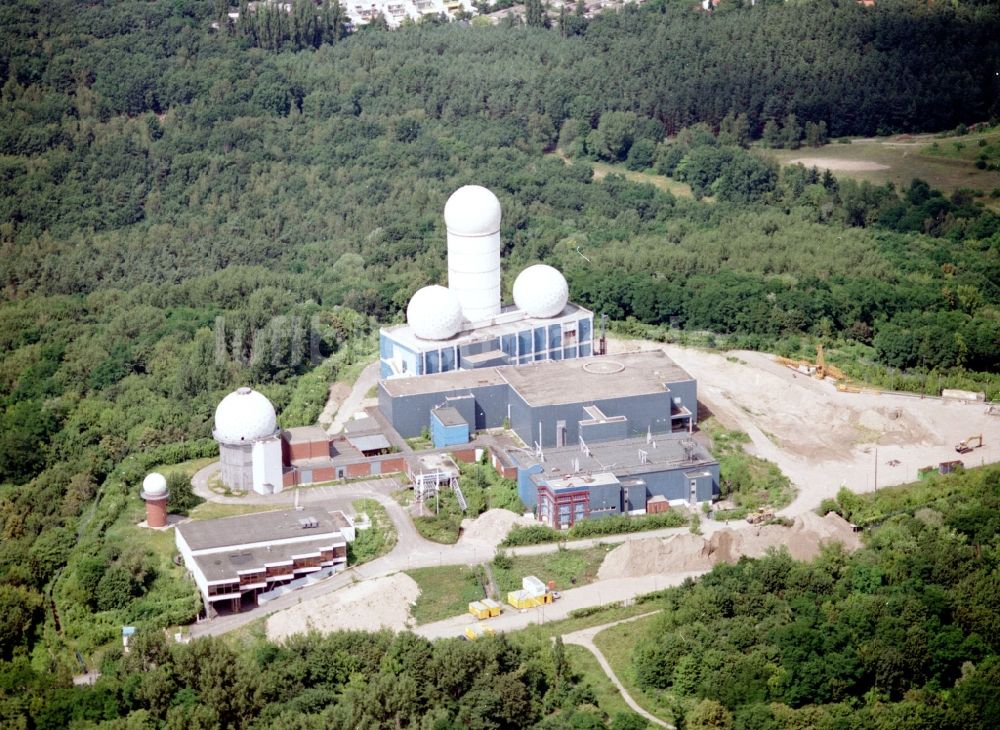 Luftbild Berlin - Ehemaligen militärischen Abhör- und Radaranlage auf dem Teufelsberg in Berlin - Charlottenburg