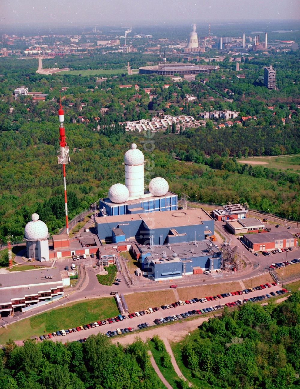 Luftbild Berlin - Ehemaligen militärischen Abhör- und Radaranlage auf dem Teufelsberg in Berlin - Charlottenburg