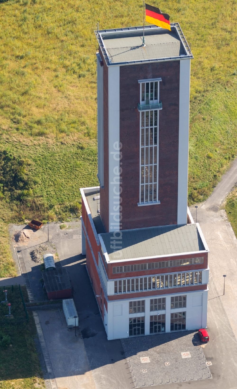 Bönen aus der Vogelperspektive: Ehemaliger Förderturm bei Bönen im Ruhrgebiet in Nordrhein-Westfalen