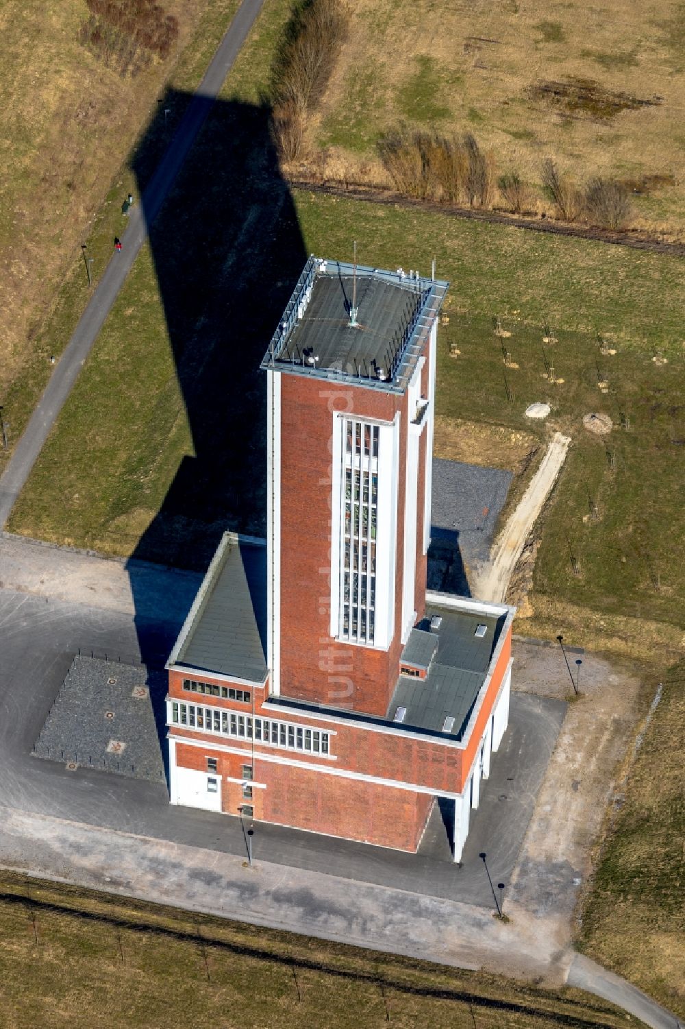 Luftaufnahme Bönen - Ehemaliger Förderturm bei Bönen im Ruhrgebiet in Nordrhein-Westfalen