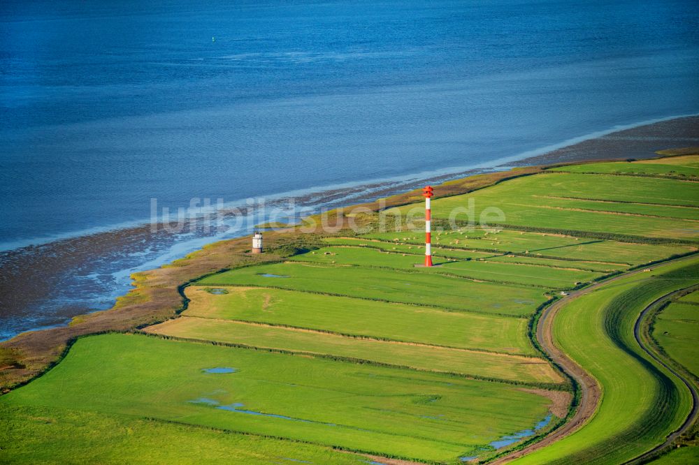 Balje aus der Vogelperspektive: Ehemaliger Leuchtturm und Oberfeuer- Seefahrtszeichen an der Elbe in Balje im Bundesland Niedersachsen, Deutschland