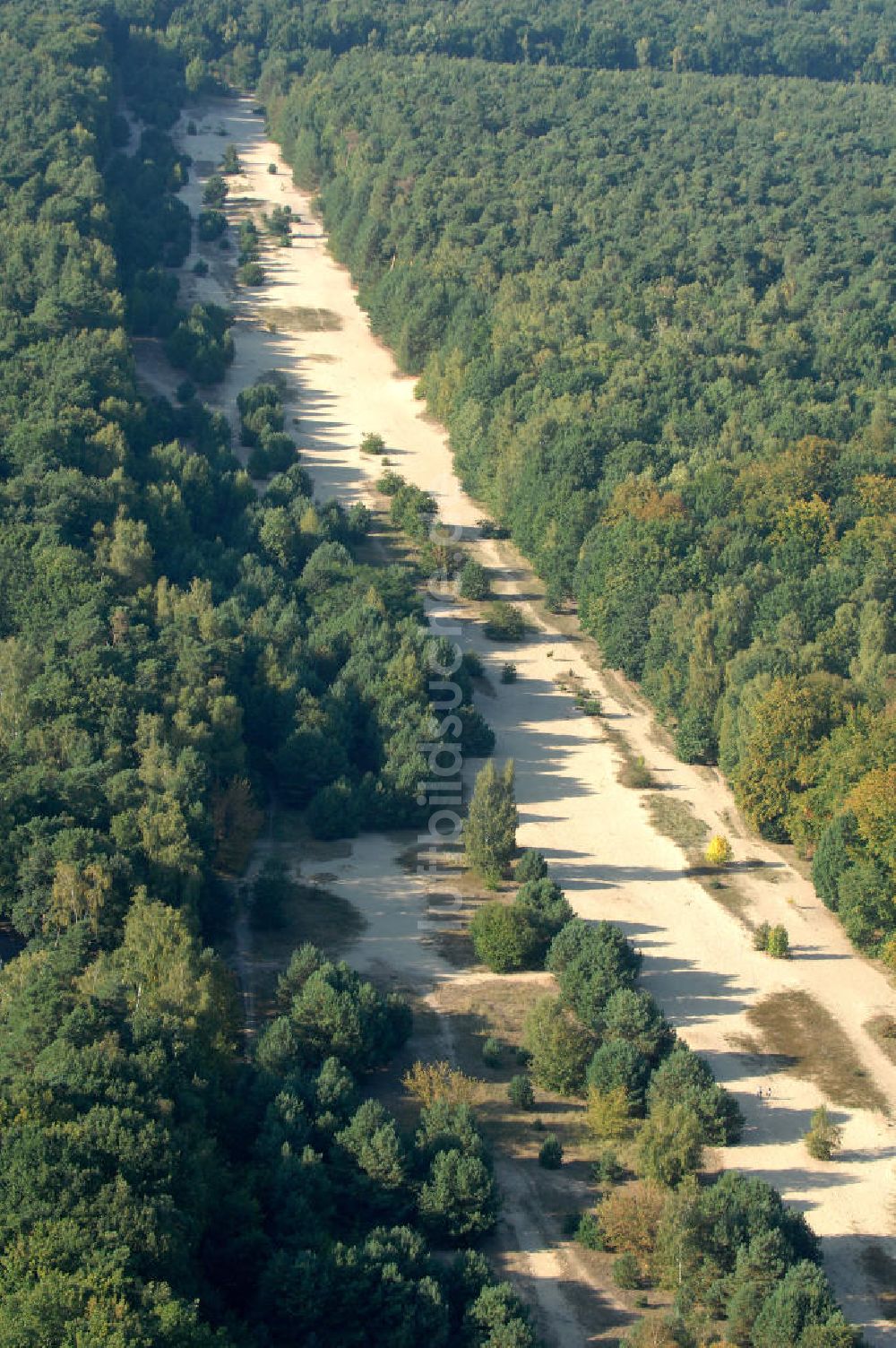 Berlin aus der Vogelperspektive: ehemaliger Mauerstreifen zwischen Berlin - Frohnau und Brandenburg