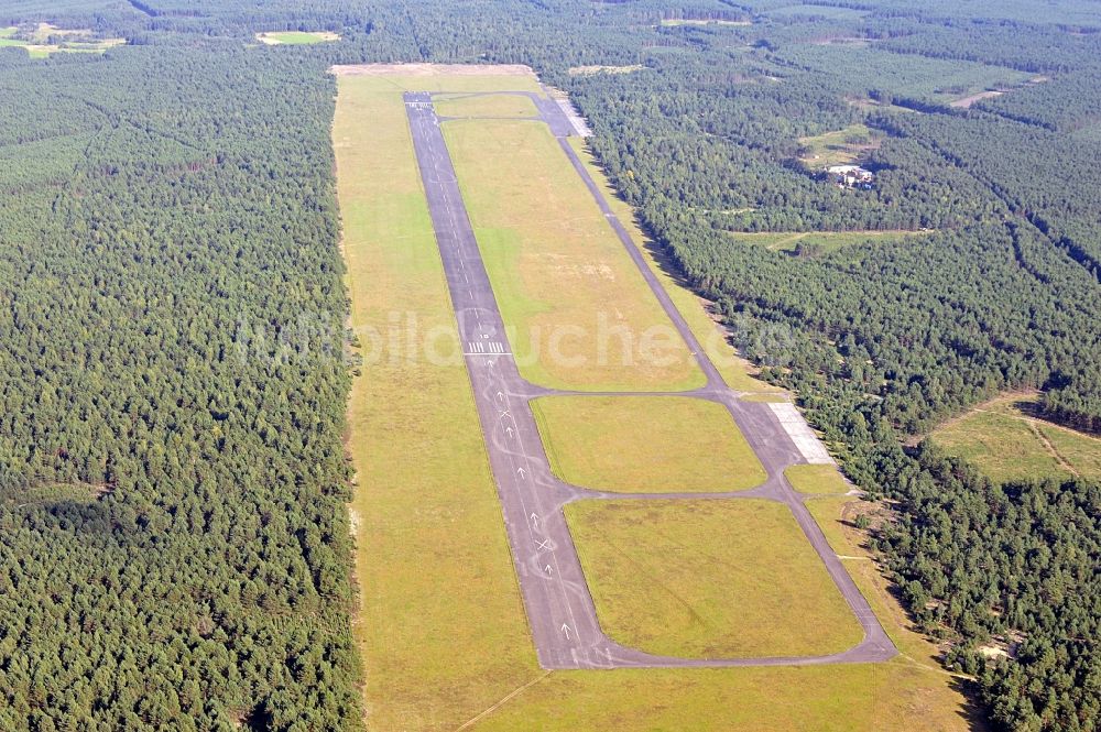 Karsin / Karschin aus der Vogelperspektive: Ehemaliger Militärflugplatz in Karschin / Borsk in der Woiwodschaft Pommern