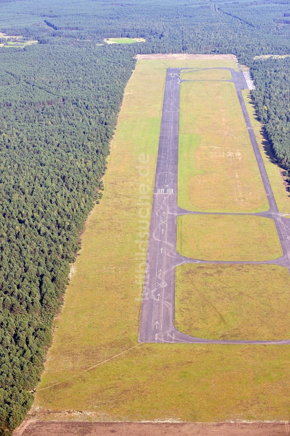 Karsin / Karschin von oben - Ehemaliger Militärflugplatz in Karschin / Borsk in der Woiwodschaft Pommern