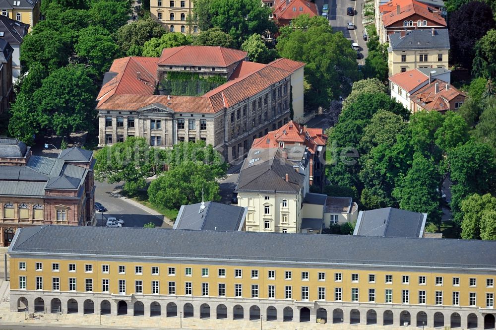 Weimar von oben - Ehemaliges Gauforum am Weimarplatz und Bertuchschule in Weimar in Thüringen.