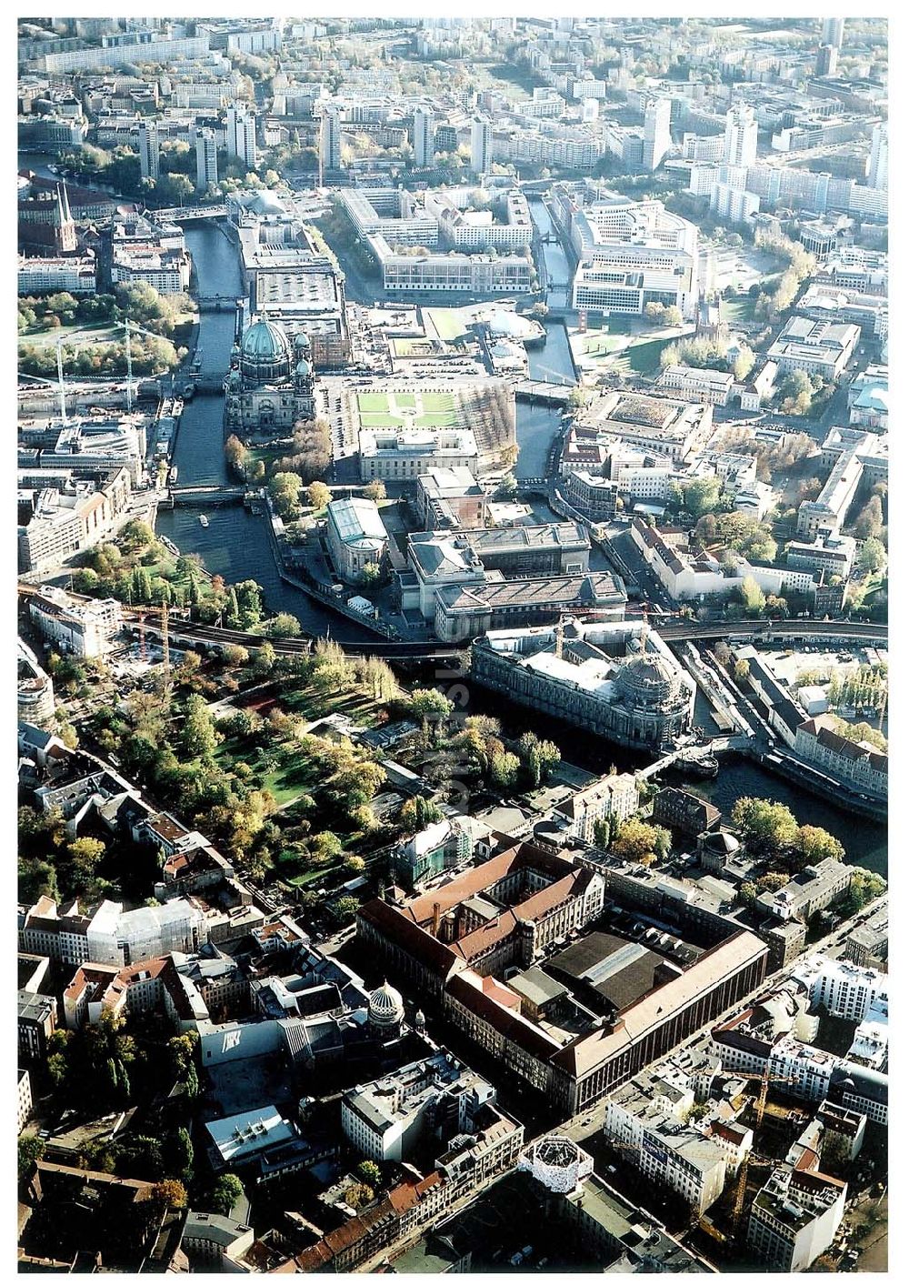 Luftbild Berlin - Ehemaliges Haupttelegraphenamt der Deutschen Post an der Monbijoustraße / Oranienburger Straße in Berlin - Mitte.