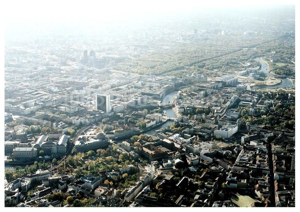 Luftaufnahme Berlin - Ehemaliges Haupttelegraphenamt der Deutschen Post an der Monbijoustraße / Oranienburger Straße in Berlin - Mitte.