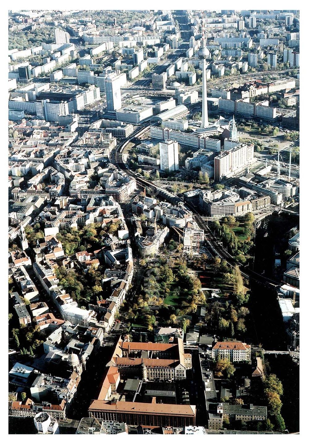 Berlin aus der Vogelperspektive: Ehemaliges Haupttelegraphenamt der Deutschen Post an der Monbijoustraße / Oranienburger Straße in Berlin - Mitte.