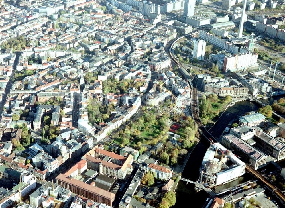 Luftbild Berlin - Ehemaliges Haupttelegraphenamt der Deutschen Post an der Monbijoustraße / Oranienburger Straße in Berlin - Mitte.