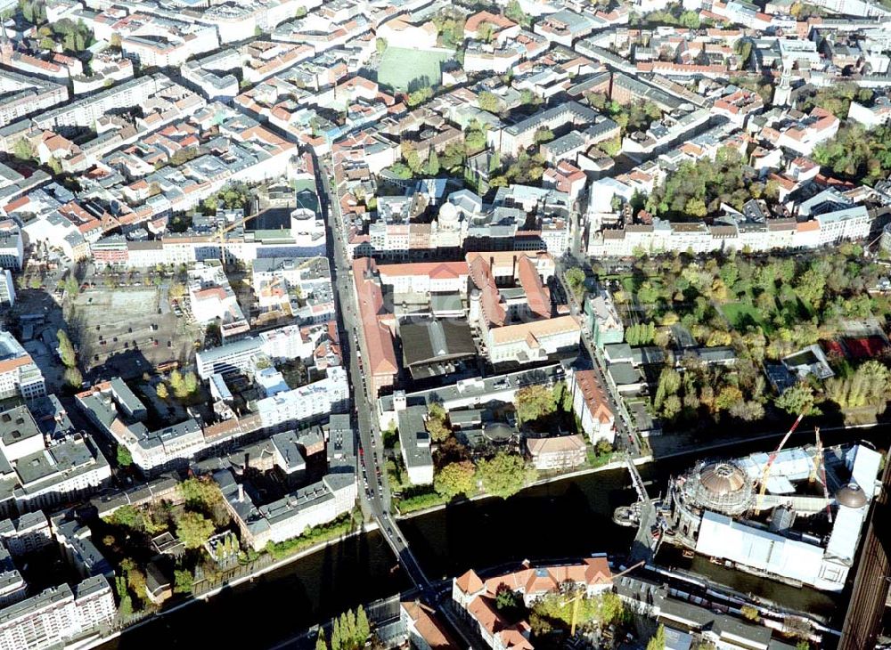 Berlin aus der Vogelperspektive: Ehemaliges Haupttelegraphenamt der Deutschen Post an der Monbijoustraße / Oranienburger Straße in Berlin - Mitte.