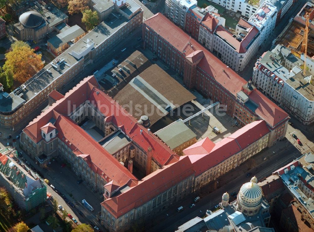 Luftaufnahme Berlin - Ehemaliges Haupttelegraphenamt der Deutschen Post an der Monbijoustraße / Oranienburger Straße in Berlin - Mitte.