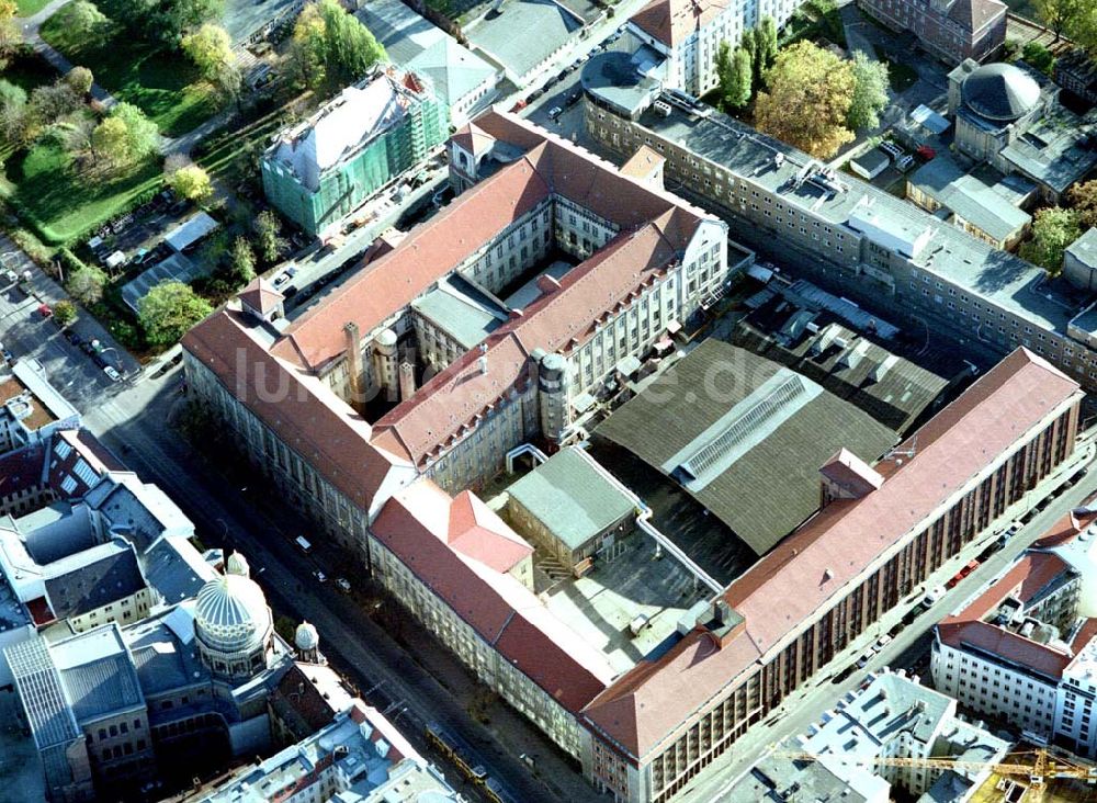 Luftaufnahme Berlin - Ehemaliges Haupttelegraphenamt der Deutschen Post an der Monbijoustraße / Oranienburger Straße in Berlin - Mitte.