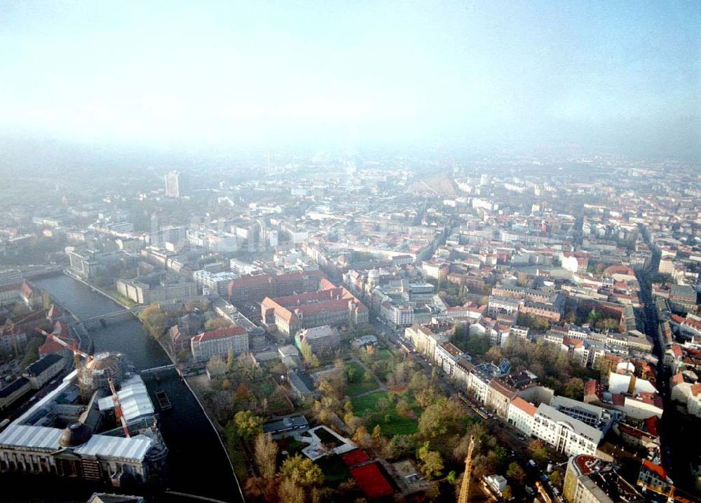 Berlin von oben - Ehemaliges Haupttelegraphenamt der Deutschen Post an der Monbijoustraße / Oranienburger Straße in Berlin - Mitte.