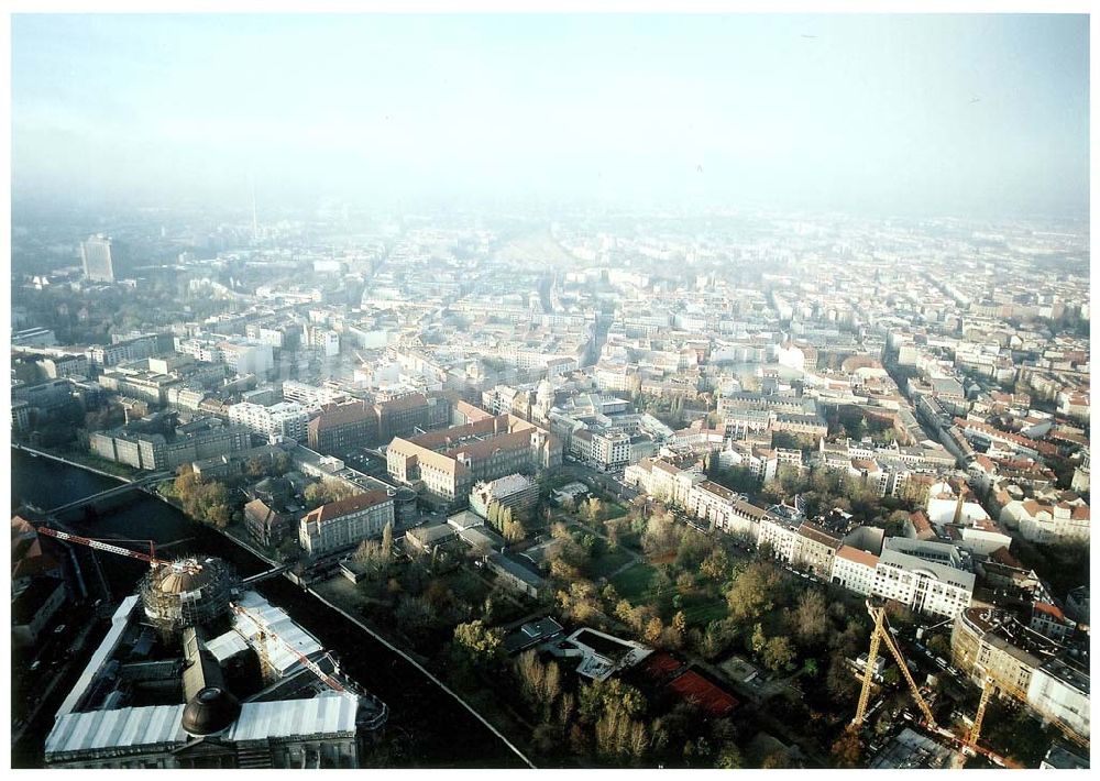 Berlin aus der Vogelperspektive: Ehemaliges Haupttelegraphenamt der Deutschen Post an der Monbijoustraße / Oranienburger Straße in Berlin - Mitte.