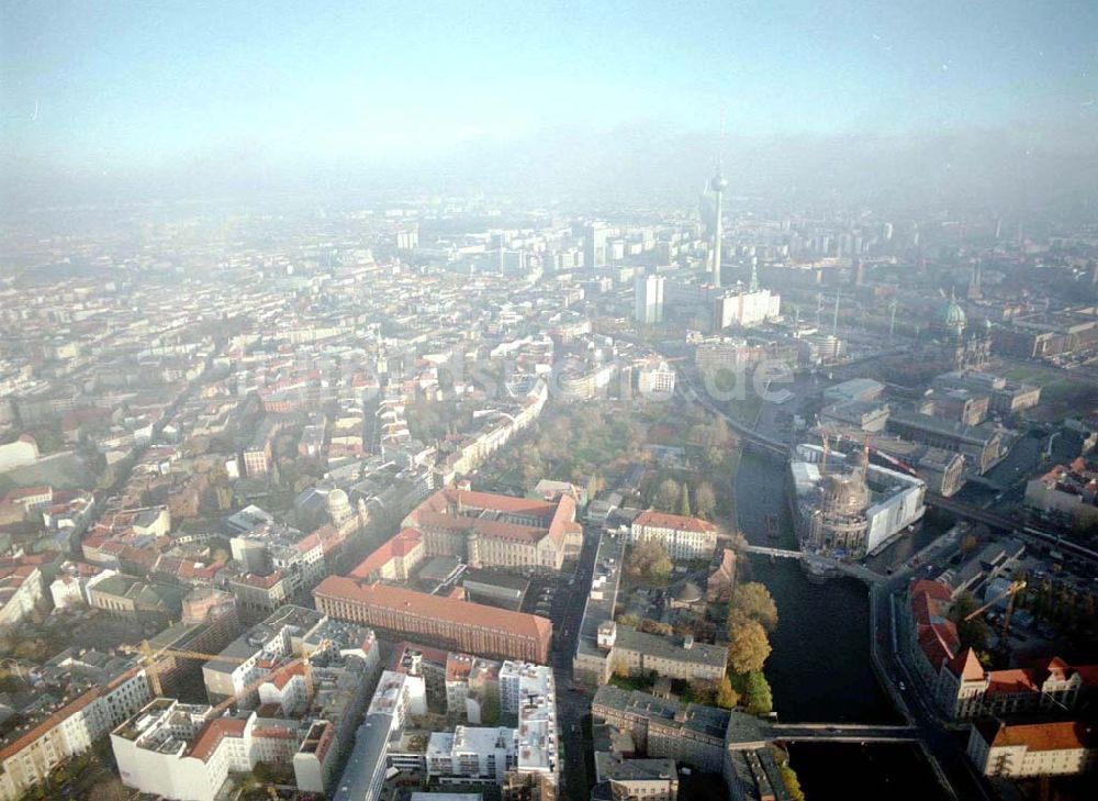 Berlin von oben - Ehemaliges Haupttelegraphenamt der Deutschen Post an der Monbijoustraße / Oranienburger Straße in Berlin - Mitte.