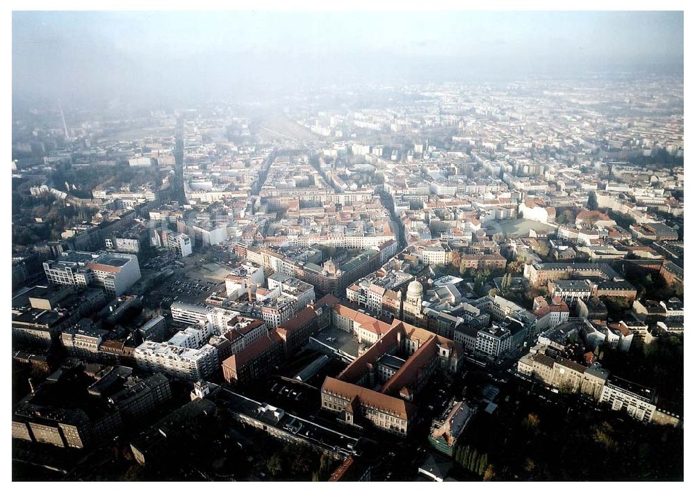 Luftaufnahme Berlin - Ehemaliges Haupttelegraphenamt der Deutschen Post an der Monbijoustraße / Oranienburger Straße in Berlin - Mitte.