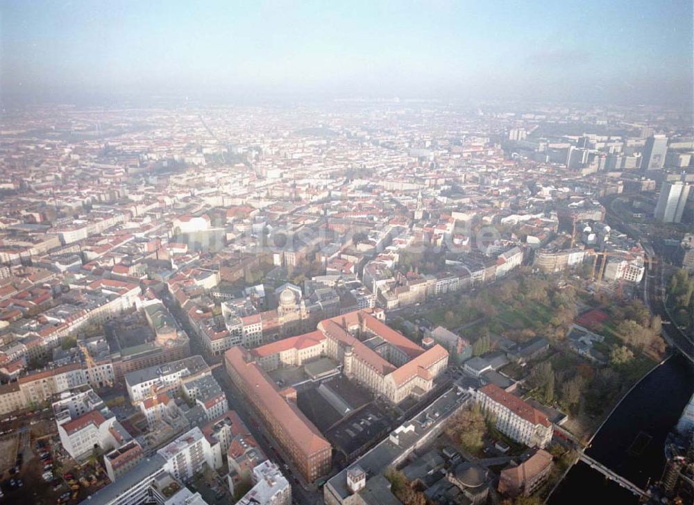 Berlin von oben - Ehemaliges Haupttelegraphenamt der Deutschen Post an der Monbijoustraße / Oranienburger Straße in Berlin - Mitte.