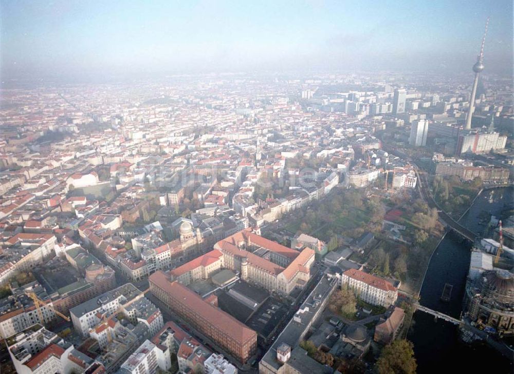 Berlin aus der Vogelperspektive: Ehemaliges Haupttelegraphenamt der Deutschen Post an der Monbijoustraße / Oranienburger Straße in Berlin - Mitte.