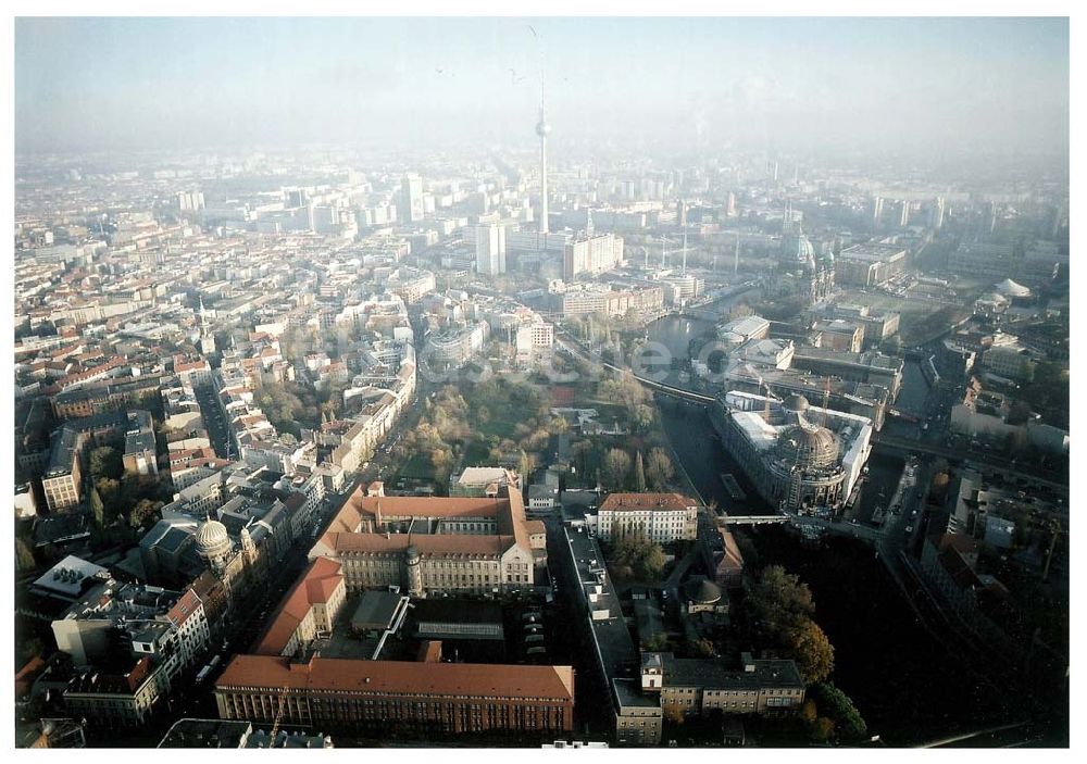 Berlin von oben - Ehemaliges Haupttelegraphenamt der Deutschen Post an der Monbijoustraße / Oranienburger Straße in Berlin - Mitte.